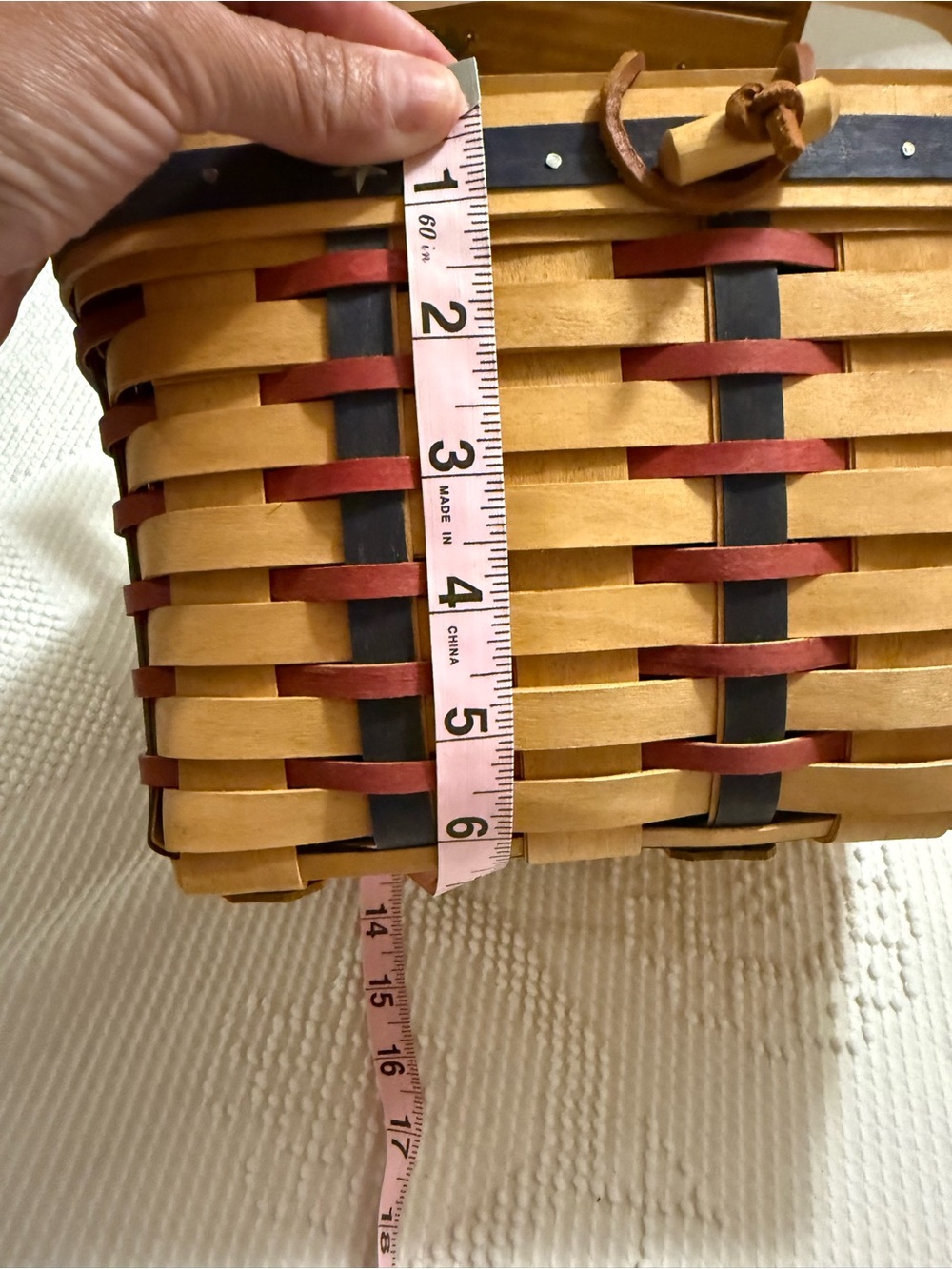 Longaberger "Proudly American" Picnic Basket, 2004. - Picture 13 of 13